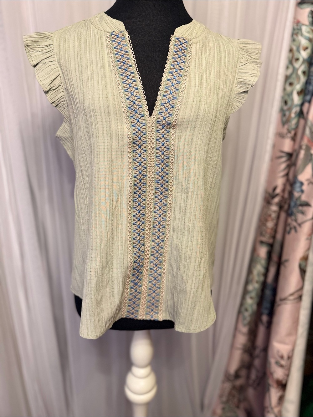 Blu Pepper Sage Green Embroidered Flutter Sleeve Blouse Size M NWT Boho